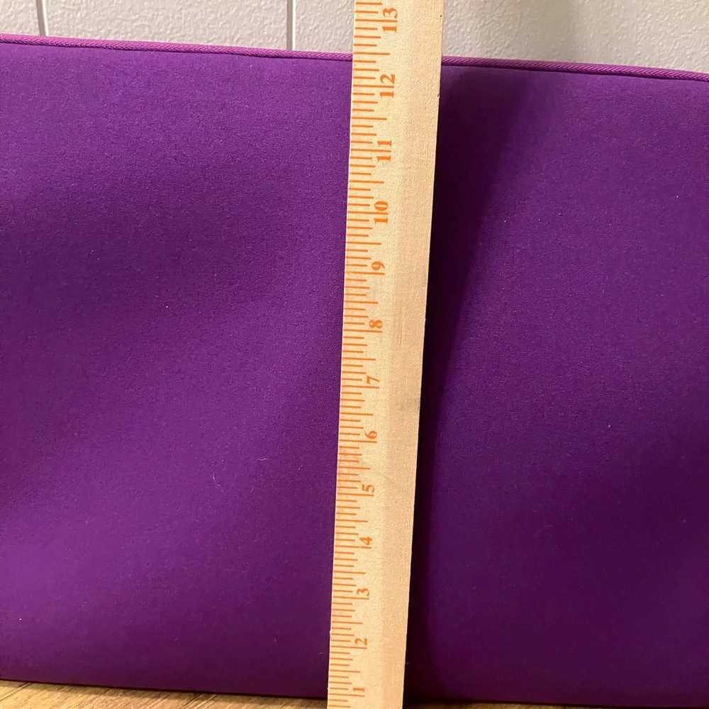 Amazon Basics Purple Tablet laptop protective Sleeve bag like new!